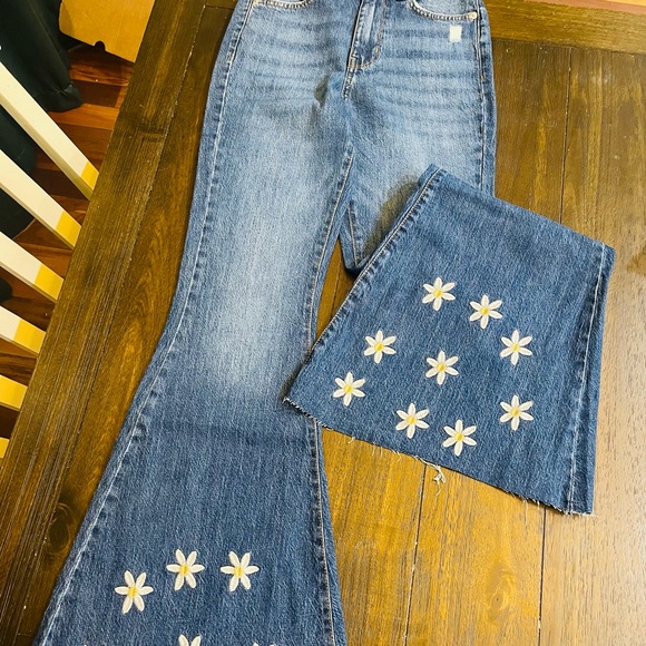 Forever 21 Denim - NWT Forever 21 Blue Flare Jeans with Daisy Embroidery